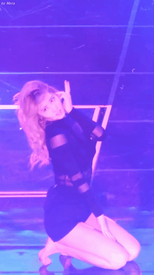 160807--TWICE-24--24-hours--Momo--Fancam-JYP-NATION-by-Mer_2K.gif