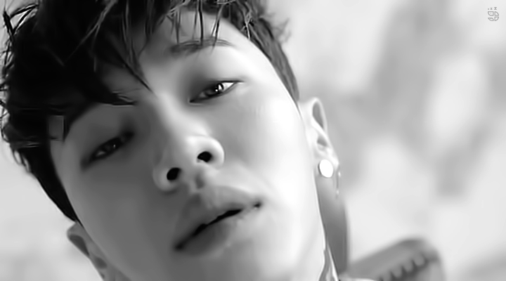 1706_VOGUE_GK_03.gif