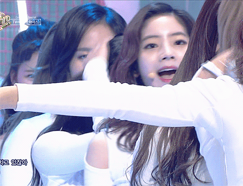 171217--heartshaker-6.gif