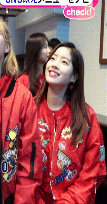 180207.TWICE-cut.Mezamashi-1.gif