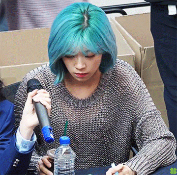 180429-fansign-2-gif-5mb.gif
