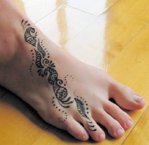 Amazing-Foot-Tattoo-Simple-And-Easy-Mehandi-Designs-For-Beginners-300x293.jpg