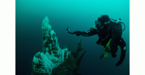 Best-Silfra-Diving-Tours0500b6fed57784ff.gif