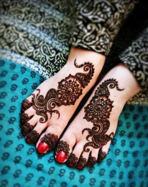 Cute Henna Mehndi Designs For Feet