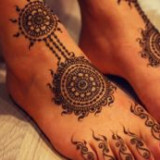Easy-and-Simple-Feet-Mehndi-Designs-Images-300x173