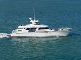 Exclusive-Yacht-Rental-Dubai2b102e0e2cf35677.jpg