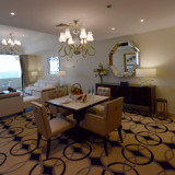 Executive-Suite-Living-Room