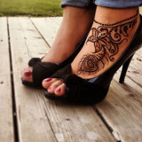 Feathers-and-Flowers-Feet-Henna