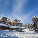 Hotel-Exterior-View-in-Snow