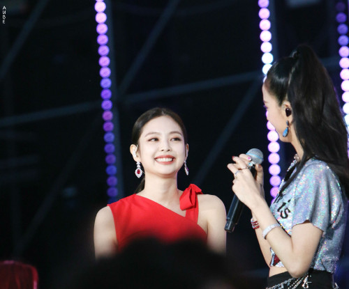 Jennie & Jisoo (Black Pink)