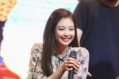 Jennie (Black Pink)