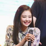 Jennie-1402f54bb0cb9554bc