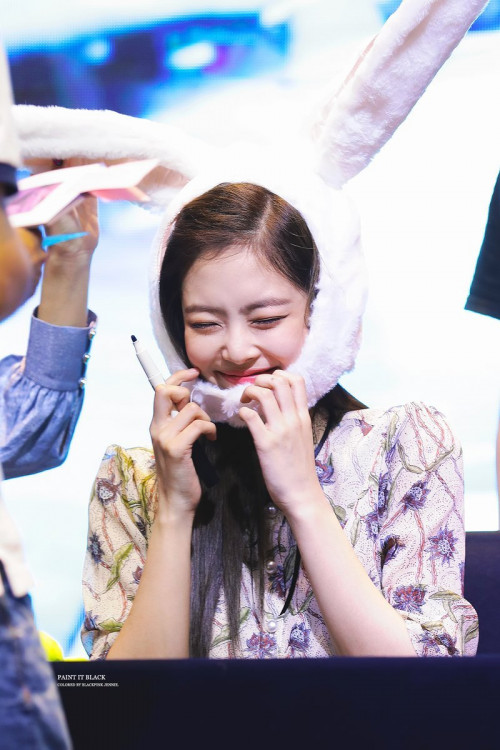 Jennie (Black Pink)