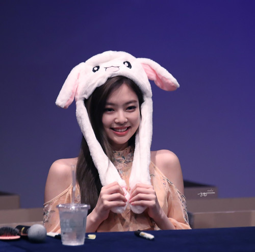 Jennie (Black Pink)