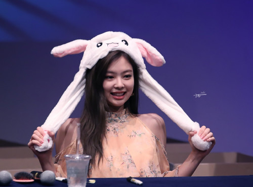 Jennie (Black Pink)