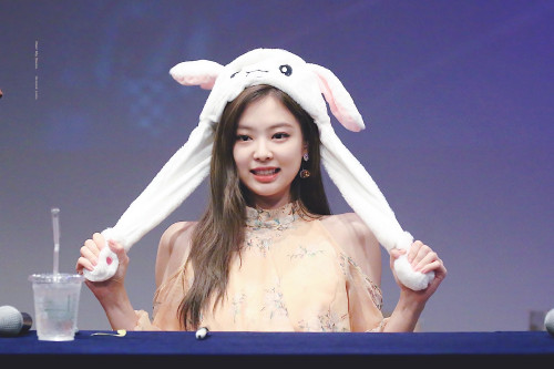 Jennie (Black Pink)