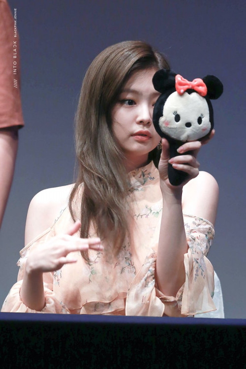 Jennie (Black Pink)