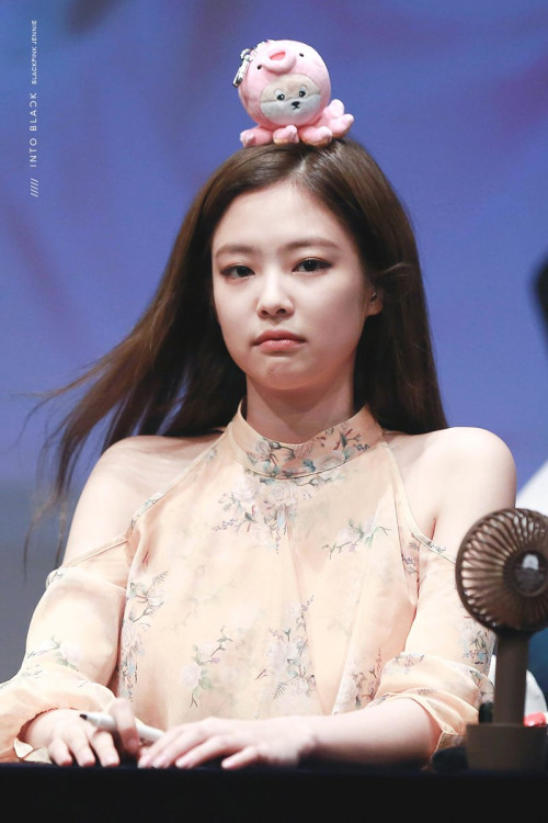 Jennie (Black Pink)