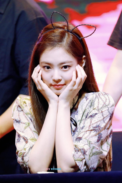 Jennie (Black Pink)