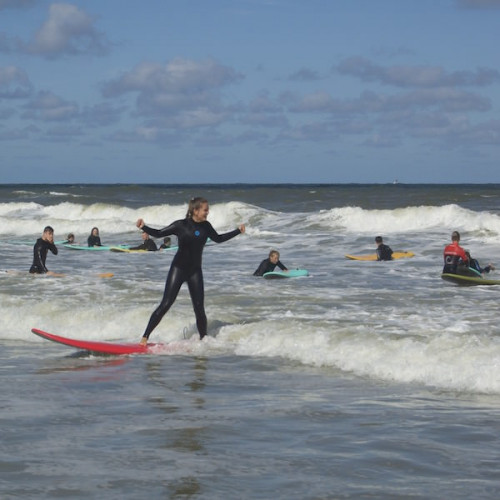 Surfschool Foamball met de leukste surflessen op Texel en in Julianadorp. Golfsurfen, suppen, kinderfeestje of groepsactiviteiten? U bent van harte welkom!
Visit us:-https://surfschoolfoamball.com/