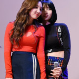 Nayeon--Momo-1