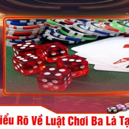 Ba Lá (hay còn gọi là bài ba cây) là một trò chơi đánh bài hấp dẫn và phổ biến tại các sòng bài trực tuyến, trong đó Hello88 là một trong những địa chỉ uy tín nhất để trải nghiệm. Với luật chơi đơn giản, tốc độ nhanh và nhiều cơ hội chiến thắng, Ba Lá luôn thu hút người chơi từ những tay chơi mới đến các cao thủ. Trong bài viết này, chúng ta sẽ cùng tìm hiểu cách chơi Ba Lá hiệu quả tại Hello88 để gia tăng cơ hội chiến thắng và tối ưu hóa trải nghiệm chơi game.
Tổng Quan Về Trò Chơi Ba Lá Tại Hello88
Ba Lá là trò chơi sử dụng bộ bài Tây 52 lá, nhưng trong mỗi ván chỉ sử dụng 36 lá bài từ quân Át đến quân 9. Mỗi người chơi sẽ được chia ba lá bài, nhiệm vụ của họ là tính điểm và so sánh với nhau. Điểm số được tính dựa trên tổng điểm của ba lá bài. Ai có số điểm cao hơn sẽ thắng.
Điểm số tối đa là 9 điểm. Nếu tổng điểm của ba lá vượt quá 9, thì chỉ tính phần lẻ (ví dụ: tổng là 15 thì tính thành 5 điểm).
Trong trường hợp điểm số bằng nhau, quân bài cao nhất sẽ được sử dụng để quyết định người thắng.

Cách Tính Điểm Trong Ba Lá
Để chơi hiệu quả, điều đầu tiên cần làm là hiểu cách tính điểm:
Các lá bài từ 2 đến 9 có điểm số tương ứng với số ghi trên lá bài.
Quân Át được tính là 1 điểm.
Quân J, Q, K đều tính là 10 điểm (tương đương 0 điểm).
Ví dụ:
Một người chơi cầm 3 lá bài: 4, 5, 6 => Tổng điểm là 15, tương đương với 5 điểm.
Nếu bạn có lá 9, K, 2 => Tổng điểm là 11, tương đương với 1 điểm.
Xem chi tiết tại: https://hello88-casino.com/choi-ba-la/