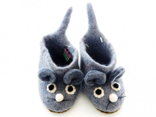 Twixie-Pixie handmade Mouse Slippers. The Mouse slippers model is handmade from felt to keep the feet warm and it has great funky Mouse design with sweet mouse face and tale to keep the kids amused when they wear them.

Visit Site:- https://www.amazon.com/TWIXIE-PIXIE-Felt-Mouse-Slippers-kids/dp/B07D2BWZGB?ref=hdn_dp_car_mba_2