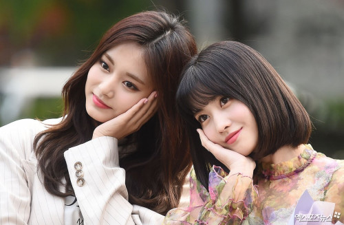 Tzuyu & Momo (Twice)