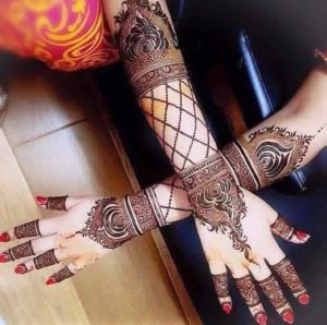 awesome-full-hand-mehendi-design-with-gulf-roses-and-check-style-300x298.jpg