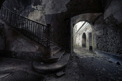 creepy-stairs.jpg