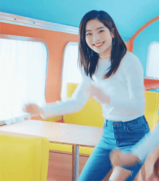 heartshaker-mv-4.gif