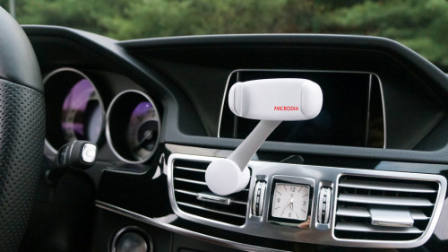 microdia-car-mount_in-car_02.jpg