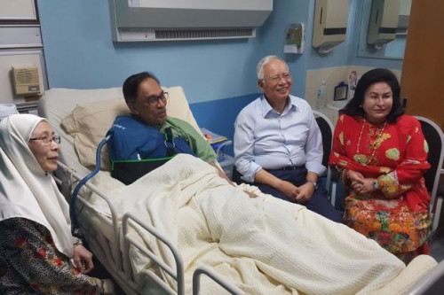 najib visit anwar hospital 1711