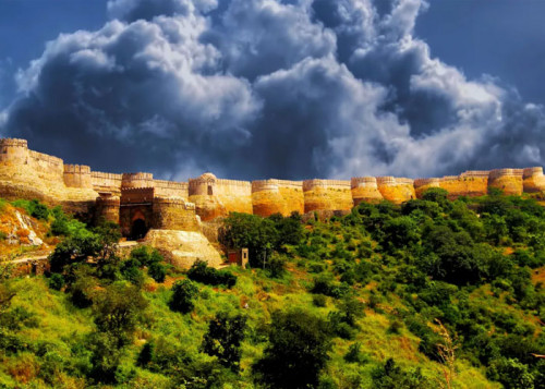 The monsoon showers bring life back to the dried riverbeds, walls of the forts and even among the folks. The landscape of the state is worth enjoying in the monsoon. Choose your destinations in the Rajasthan Tour Packages carefully to enjoy the most in the monsoons. For more info :- https://www.royaladventuretours.com/blog/best-monsoon-destinations-of-rajasthan-to-savor-the-season-of-bliss/