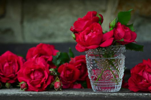 roses-red-roses-bouquet-of-roses-glass.jpg