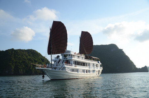 Halong Vspirit Cruise -HanoitoHalong provides luxury transfer services from Hanoi to Halong. Halong V’Spirit Cruises is one of the most highlights of travels in Vietnam. To make the trip high quality Book a travel services at cheap price from HanoitoHalong  with comfort and safety. For more details visit our site http://hanoitohalong.com/halong-junks/superior/V-Spirit-Cruise