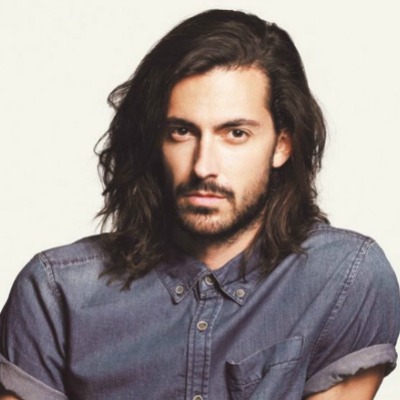 wavy-shoulder-length-hair-men.jpg